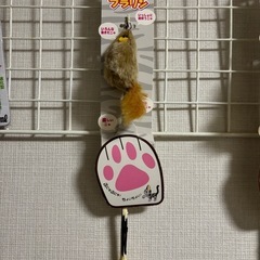 新品未使用 じゃれ猫肉球でちょいちょい！チューブらりん 猫 おもちゃ