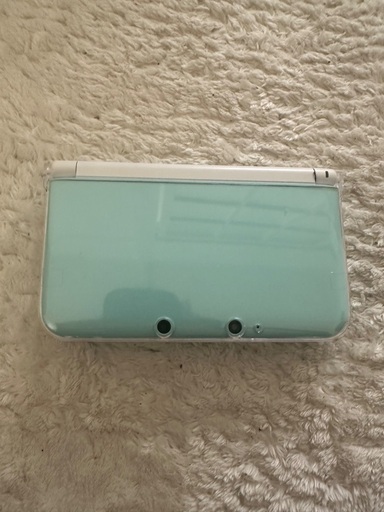 明日の昼まで出品任天堂3DSLL 充電器付属