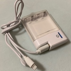 [超美品]モバイルバッテリー 乾電池式 Lightningケーブル付きの画像