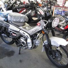 値上げ前の希少なハンターカブCT125 正規ディーラー車です。２年保証！グローイングレッド！の画像