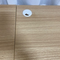机とオフィスチェアの画像