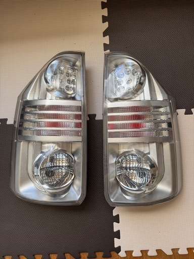 TOYOTA 70 ヴォクシー ノア 後期 前期 テールランプ 左右セット TOYOTA 70 ヴォクシー ノア 後期 前期 テールランプ 左右セット ノア