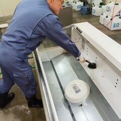 〈株式会社葛飾冷機センター　広島営業所〉【冷凍・冷蔵ショーケースのメンテナンススタッフ】機械への作業が好きな方大歓迎！メンテナンス作業スタッフ大募集！の画像