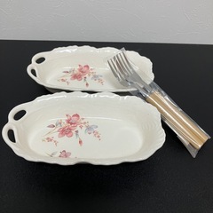 　無料品グラタン皿、コップなど