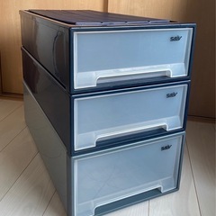 プラスチック製　衣装ケース