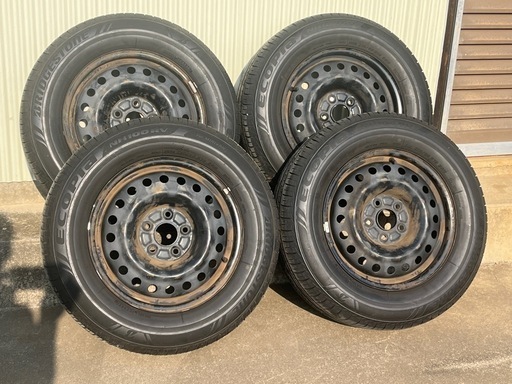 ホンダ　クロスロード　スチールホイール・ホイールキャップ付タイヤ　215/65R16 バリ山　ホイールナット付