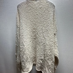 クリーム色　カーディガンの画像