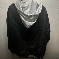 フード付き　ジャンパーの画像