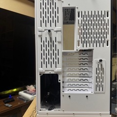 Lian Li 011 Dynamic XL-W ROG PCケースの画像
