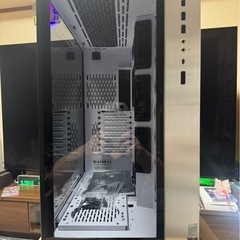 Lian Li 011 Dynamic XL-W ROG PCケースの画像