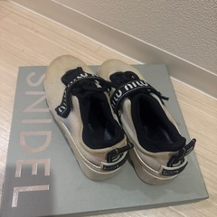 miumiu スニーカーの画像