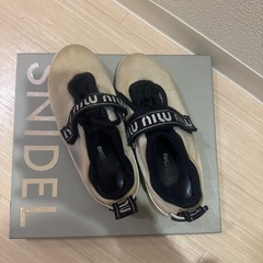 miumiu スニーカー