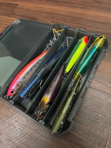ルアー6個とケースセット。フック3個のおまけ付き