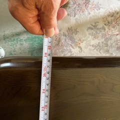 テーブルと椅子の画像