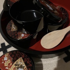 塗り物のお櫃と蓋つき椀5客セット