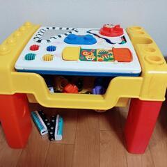  赤ちゃんといっしょに成長するテーブル へんしんテーブ