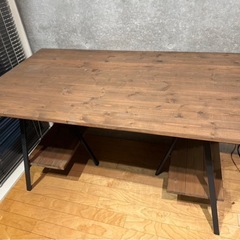 アンティークテーブルの画像