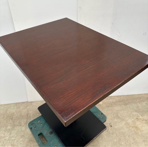 直接引き取り5%OFF カフェテーブル 幅550×750×高さ740mm 角テーブル 木製テーブル 鉄脚 アイアン カフェ 飲食店 ダイニングテーブル 2人掛け ガレージ 厨房機器 厨房用品 中古