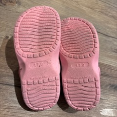 ジュニアシートとサンダル17cmの画像