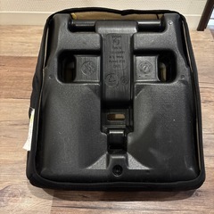 ジュニアシートとサンダル17cmの画像