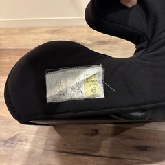 ジュニアシートとサンダル17cmの画像