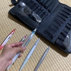 全長20cm以上の釣り餌と収納用のバッグです
