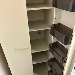 【28日迄】ダブルドアキャビネット 収納ビン付きの画像