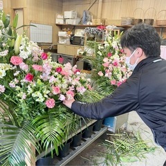 お花の知識がない方でも始めれます!!セレモニー生花装飾 配送スタッフの画像