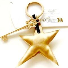 残り2点‼️非常に入手困難‼️【日本未入荷2024年限定品•非売品】 超可愛いCHANELキーチャーム兼キーホルダー】正規品の画像