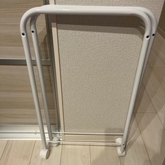 スラックスハンガー

