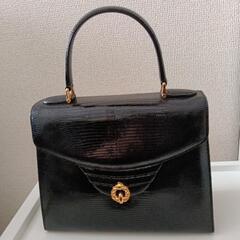 本革バックの画像