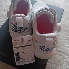 adidasゴルフシューズの画像