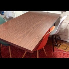 ウォールナット調の長方形ダイニングテーブル
の画像