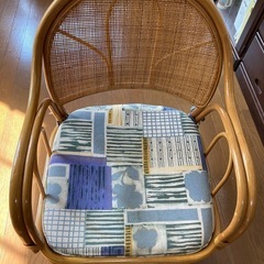 竹製回転座椅子の画像