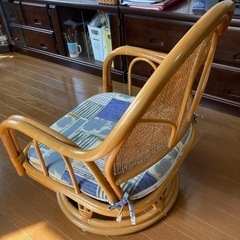 竹製回転座椅子の画像