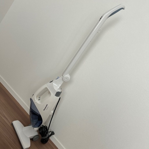 パナソニック コンパクト掃除機 (まつ) 吉川の生活家電《掃除機