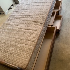 木製シングルベッドの画像