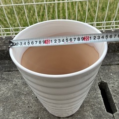 白い陶器の鉢の画像