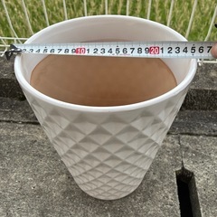 白い陶器の鉢の画像