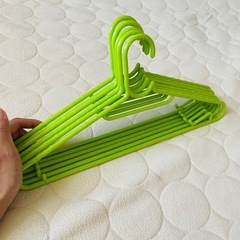 グリーン　ハンガー6本の画像