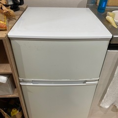 冷蔵庫　UR-D90J
　