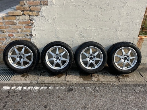 16インチ スタッドレスタイヤ ノア　205 55 16　ヴォクシー等