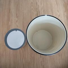 【何かご購入で無料】ゴミ箱　2つの画像