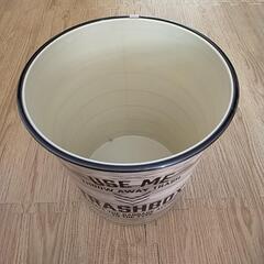 【何かご購入で無料】ゴミ箱　2つの画像