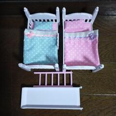 リカちゃん ファミリー　ベッド ベビーカー付きの画像