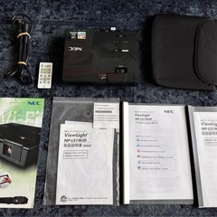 地域限定・お届け無料！✨100インチ本格ホームシアター✨迫力サラウンド♫ エントリーセット🉐 Amazonファイアスティック付き🎞️ LED プロジェクター🎞️ 便利な床置きスクリーン😊 の画像