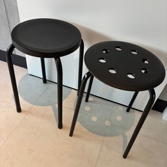 IKEAとカインズのイス