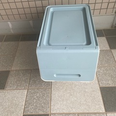 重ねて使える蓋付き衣装ケース スリム ブルー の画像