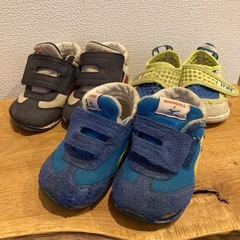 靴　キッズ　ベビー　サンダル　運動靴　スニーカー