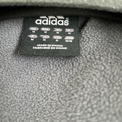 8/11→2000円🉑
古着　メンズ用　アディダス　コート　パーカー付き　黒の画像